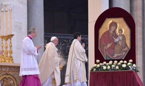 Папа Франциск відкрив Святі Двері базиліки св. Петра у Ватикані.(ФОТО)